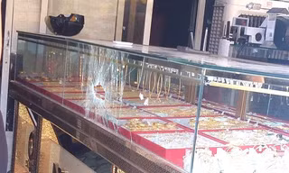 Thêm một tiệm vàng ở Bình Dương bị cướp tấn công
