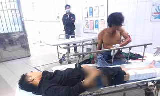 Tên cướp ngã bất tỉnh sau khi chém tài xế, lấy xe bỏ chạy