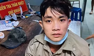 Thanh niên mặc đồng phục bảo vệ dân phố, cầm gậy chặn xe vòi tiền