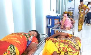 Nhiều người trong đoàn lân sư rồng nhập viện sau khi ăn bánh mì và bánh bao
