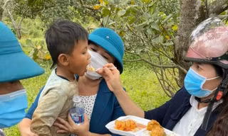 Bé 3 tuổi trốn trong bụi tre làm hơn 100 người xuyên đêm đi tìm 