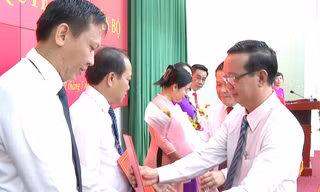 Thành phố mới lập ở Bình Dương trao quyết định về công tác cán bộ
