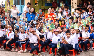 Tuổi trẻ Bình Dương mang trung thu đến với trẻ em nghèo 