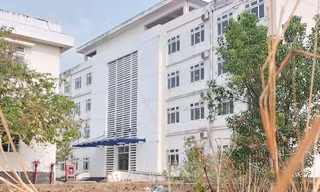 Nhiều nơi quá tải, vì sao bệnh viện 250 tỷ đồng xây xong bỏ hoang 6 năm?