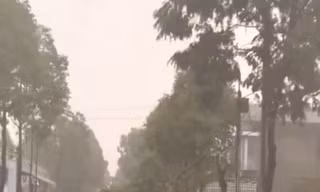 Mưa lớn kèm lốc xoáy, 3 người trong gia đình ở Bình Dương bị điện giật chết