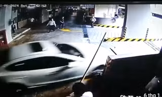 Vụ ô tô ‘đại náo’ hầm chung cư: Tài xế là người nước ngoài, tông văng 1 phụ nữ