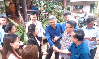 Bí thư Thị ủy ở Bình Dương ‘cà phê sáng’ với người dân