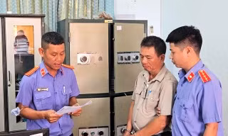Bắt một cán bộ Chi cục Thi hành án dân sự 