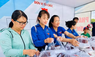 Những bữa sáng 0 đồng tặng công nhân nghèo Bình Dương 