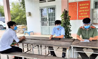 Anh N. (bìa trái) bị xử phạt 2 lần