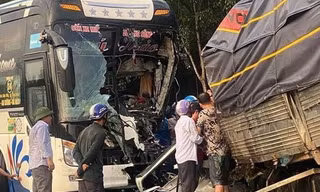 Xe khách đối đầu xe tải ở Bình Phước, nhiều người thương vong