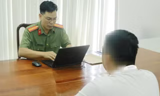 Bị lừa cài đặt app dịch vụ công giả mạo, người đàn ông mất 100 triệu trong nháy mắt