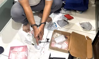 Cảnh sát đột kích đường dây tội phạm trong căn nhà có nhiều người cảnh giới