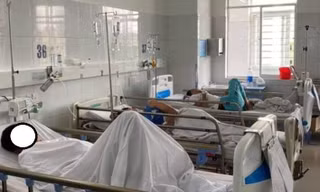 Hơn 40 công nhân nhập viện sau bữa ăn trưa ở công ty