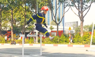 Công an 12 tỉnh thi chữa cháy và cứu nạn