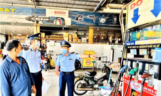 Bình Dương làm việc với các trạm xăng dầu không phục vụ khách