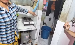 Bắt khẩn cấp kẻ vũ phu chích điện, đâm dao vào vùng kín người vợ 