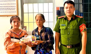 Người phụ nữ nghèo nhặt được tài sản lớn liền đến nhờ công an tìm chủ nhân