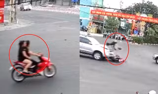 CLIP: Đôi nam nữ đi xe máy nẹt pô, vượt đèn đỏ bị ô tô húc văng