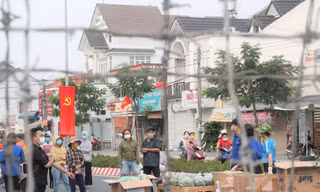 Bình Dương dừng hoạt động chợ tự phát, chuẩn bị 10 nghìn giường bệnh 