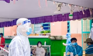 Bác sĩ về hưu xung phong chống dịch: Người dân cần, sao có thể ngồi yên?