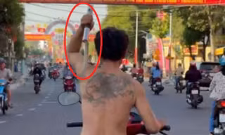 Tin mới nhất vụ người đàn ông chạy xe máy múa rựa trên đường gây náo loạn