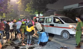 Hai xe máy va chạm trong hẻm, 3 người thương vong