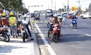 Bình Dương: Nam thanh niên tử vong bất thường bên đường