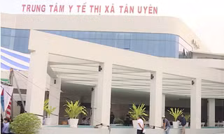 Bác sĩ và người giữ xe cấu kết, hình thành đường dây tiêm vắc xin 'dịch vụ' cho người dân 