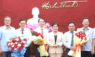 UBND tỉnh Bình Phước trao các quyết định về công tác cán bộ
