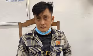 Giả đi xin việc, mượn điện thoại gọi người thân rồi bỏ chạy 