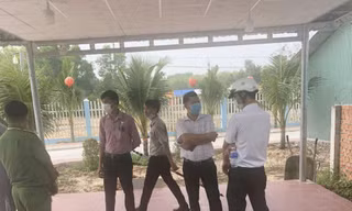 Lãnh đạo xã ở Bình Dương nói gì vụ leo rào kiểm tra quán không thông báo?