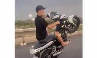 Quay cảnh bốc đầu xe đưa lên TikTok, thanh niên bị phạt hơn 9 triệu đồng