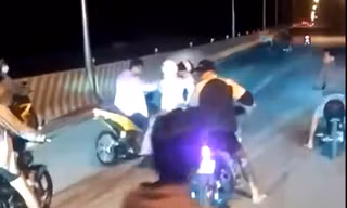'Quái xế' dàn hàng ngang so kè tốc độ trên quốc lộ 13