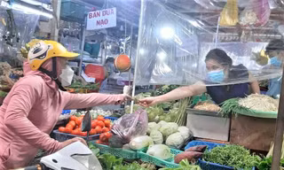 Bình Dương: Hơn 45.000 F0 điều trị tại nhà, tiểu thương lo lắng lập vách ngăn phòng dịch
