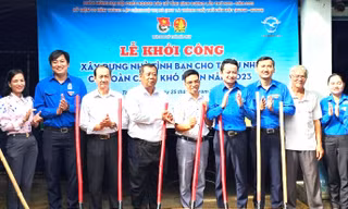 Xây dựng ‘Nhà tình bạn’ trong Chiến dịch Hoa phượng đỏ tại Bình Dương