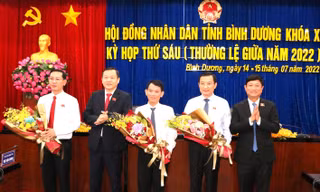 Miễn nhiệm chức danh Ủy viên UBND tỉnh Bình Dương với hai nguyên giám đốc sở