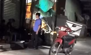Cô gái tử vong vì bị kẻ thủ ác chặn đường, tạt axit trong đêm 