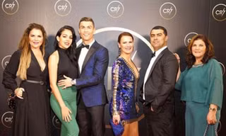 Ronaldo mở tiệc cuối năm để vinh danh... bản thân
