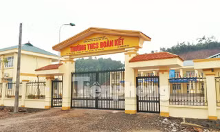 Trường THCS Đoàn Kết, nơi có nhiều “điểm đen” về chất lượng công trình.