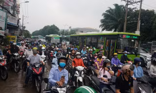 Thu phí ô tô vào trung tâm TPHCM: Chuyên gia nói gì?