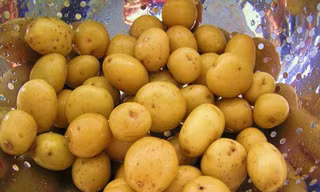 Ăn khoai tây để con bụ như…'Tây'