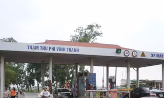 Trạm thu phí Vĩnh Thanh vẫn hoạt động bình thường Ảnh: Trọng Đảng