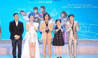 Ngọc Trinh khoe da trắng sứ, hội ngộ dàn sao 'Anh trai yêu quái'