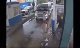 Côn đồ đánh gãy tay nhân viên trạm thu phí ở Bình Dương