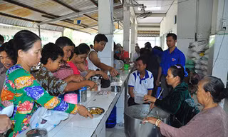 Bữa cơm nhân ái cho hàng trăm bệnh nhân Cần Thơ