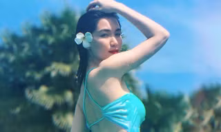 Hòa Minzy cầu xin khán giả ngừng đăng video cô gặp sự cố trang phục