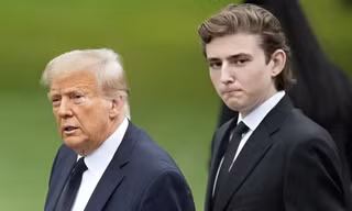 Barron đi bỏ phiếu cho ông Trump 