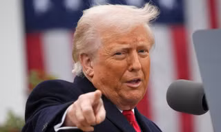 Ông Trump 'đạp phanh' thuế quan, niềm tin Phố Wall vẫn trượt dốc