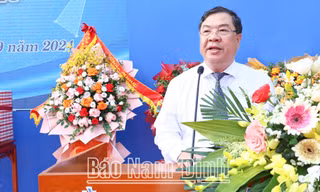 Bí thư Tỉnh ủy Nam Định dự Lễ khai giảng năm học mới tại trường THPT chuyên Lê Hồng Phong